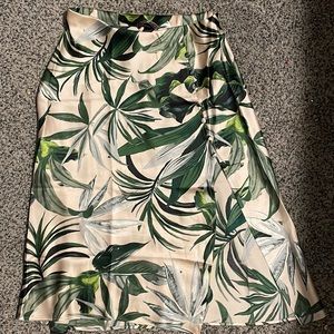 Victoria’s Secret new staten palm Leaf skirt